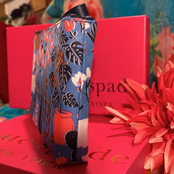 NWT! Kate spade Wristlet - Picture 7 of 16